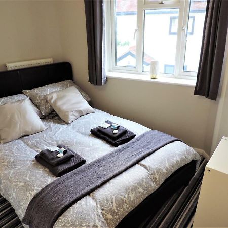 1 Bed Bagshot Pennyhill Accommodation Exterior photo