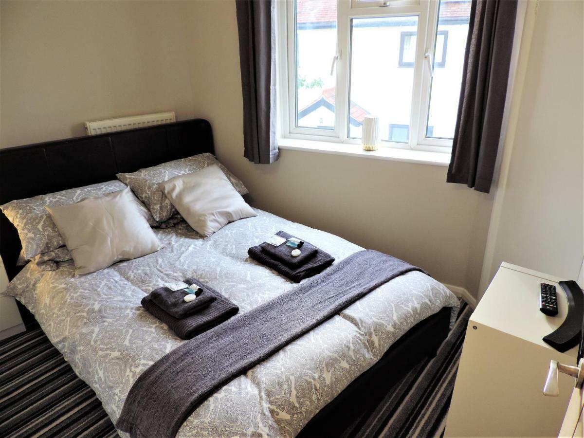 1 Bed Bagshot Pennyhill Accommodation Exterior photo