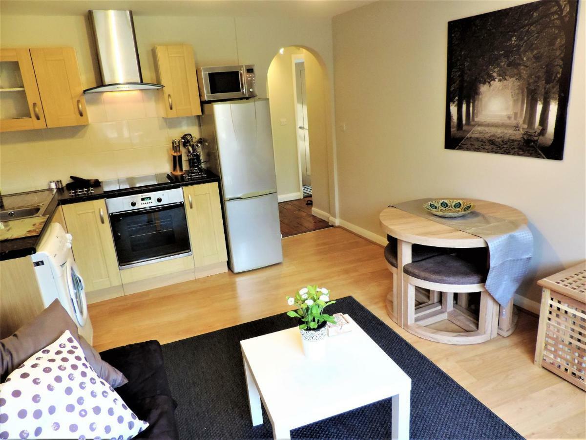 1 Bed Bagshot Pennyhill Accommodation Exterior photo