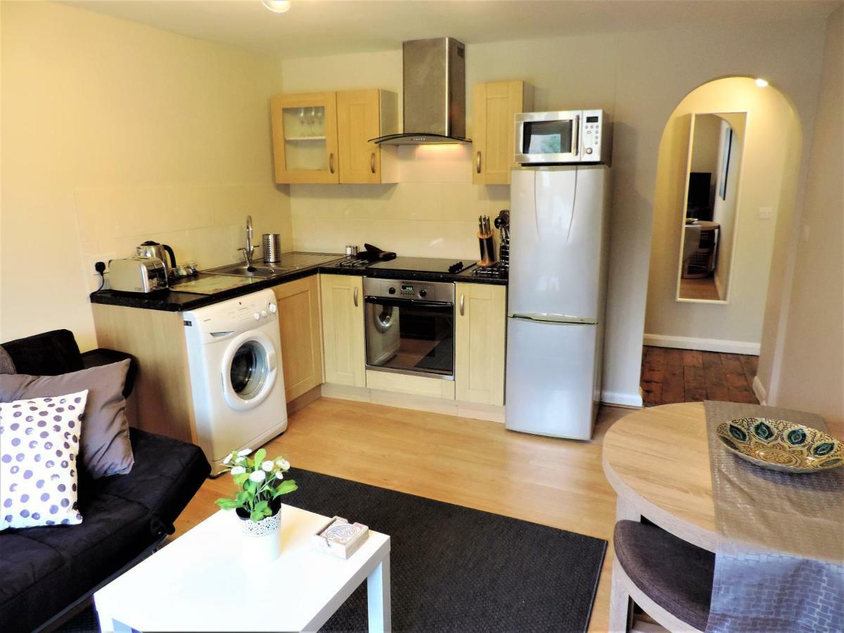 1 Bed Bagshot Pennyhill Accommodation Exterior photo